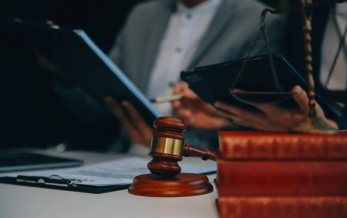 Ile kosztuje adwokat w sprawie o prawo jazdy? Aktualne stawki – 2026